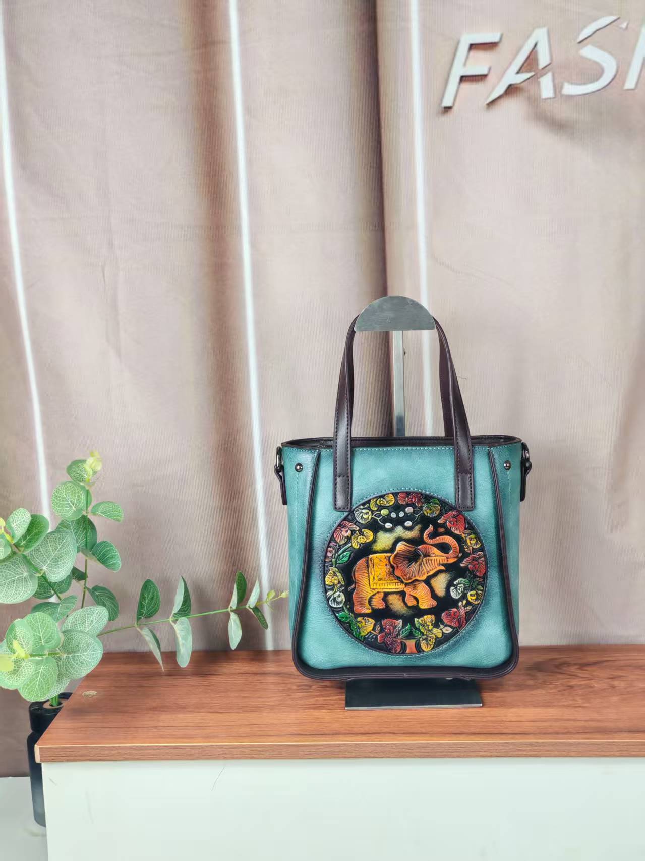 Women's Embossed Leather Carving Lucky Elephant High-grade Large Women's Shoulder Bag