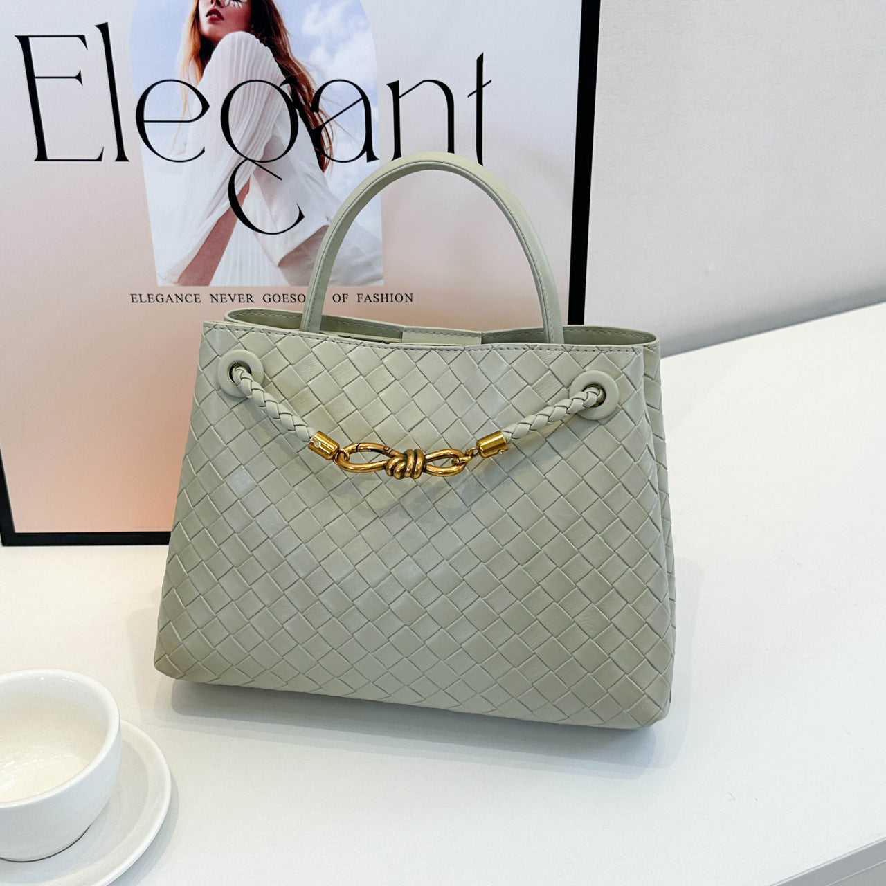 Women's Retro Metal Cord Fastener Woven Niche Women's Messenger Bag