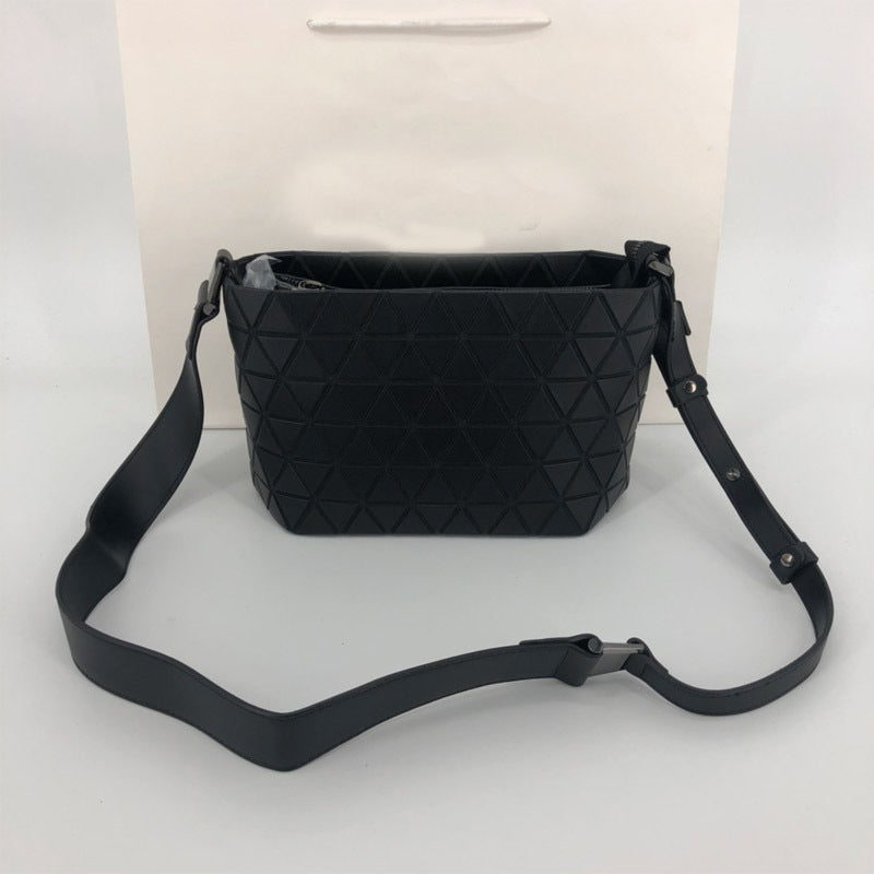 Women's Matte Geometric Diamond Quilted Stray Fashion Simple Wide Bags