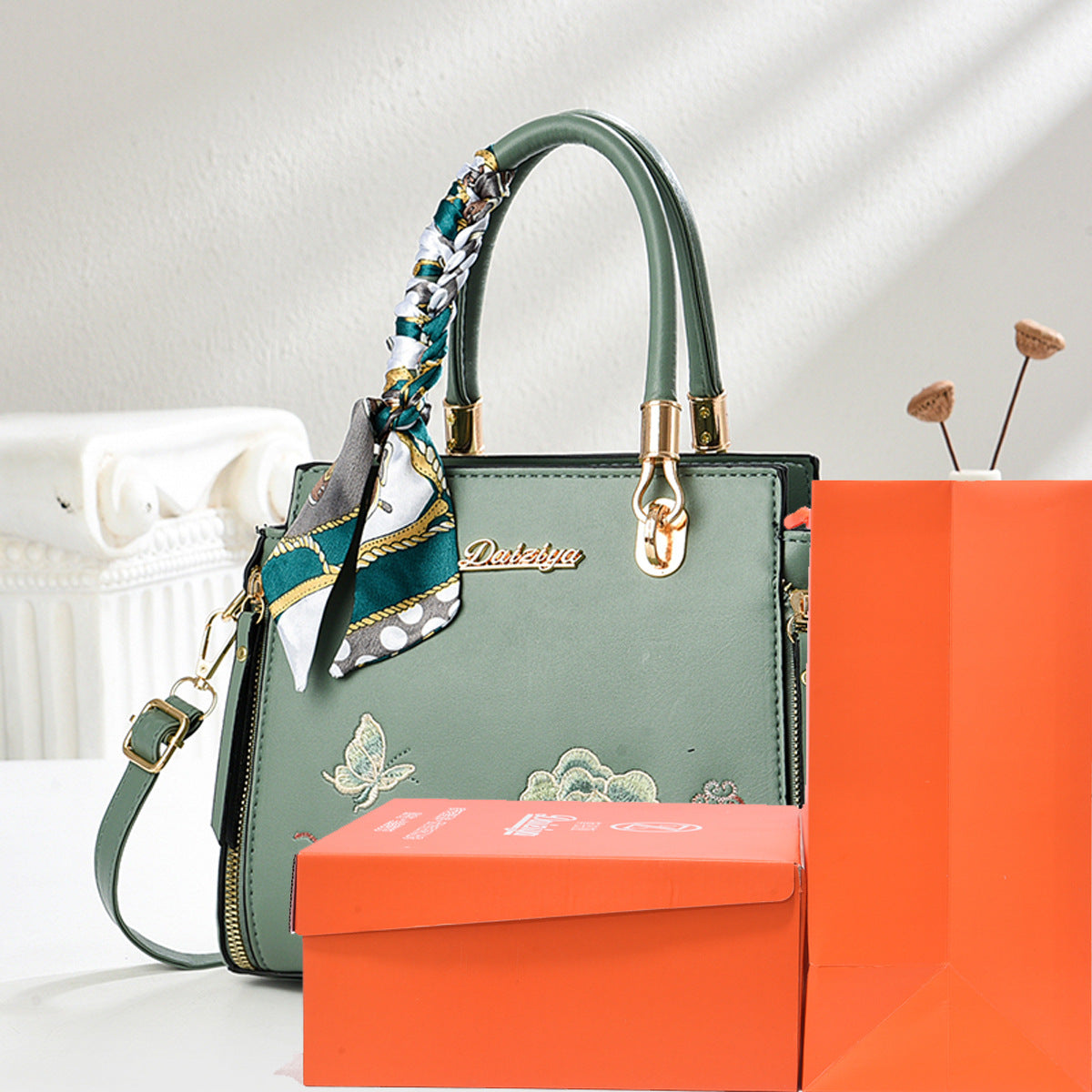 Women's Gift High Sense Chinese Style Embroidery To Women's Handbag