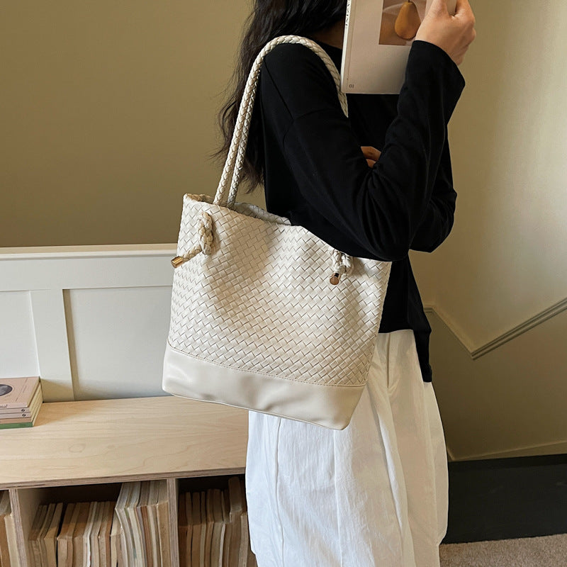 Women's High-grade Hand-woven Fashion Commuter Vintage Bucket Bag