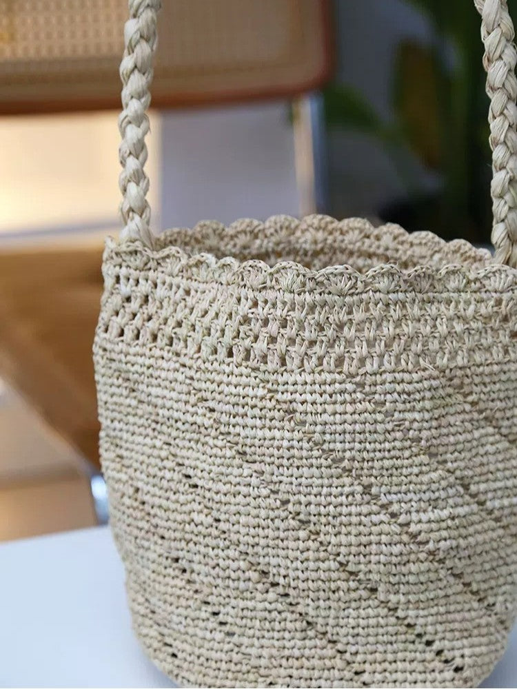 Women's High-grade Raffia Hand-woven Straw Vacation Beach Bucket Bag