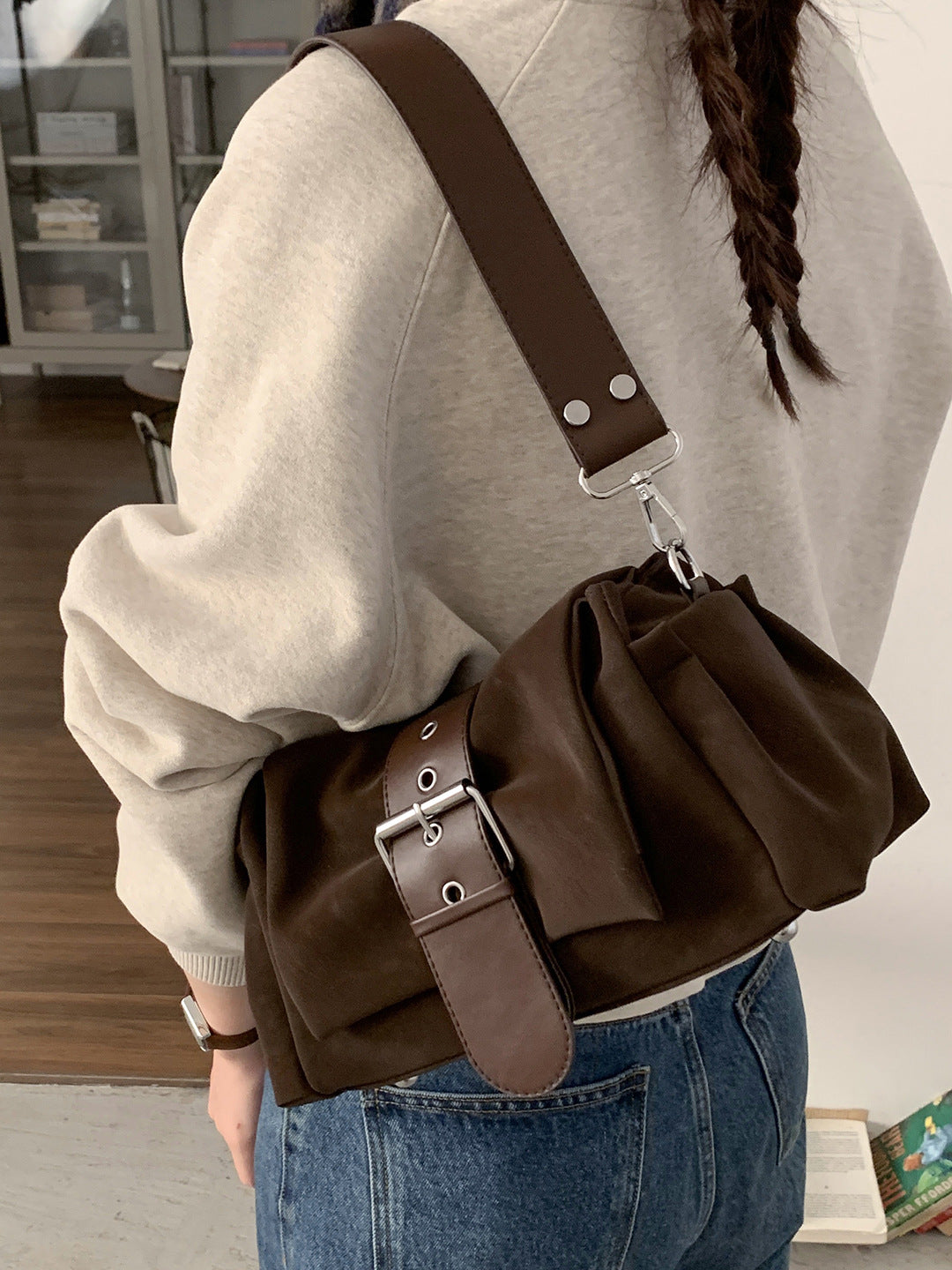 Women's Retro Minority Textured Simple Winter Commuter Underarm Bag