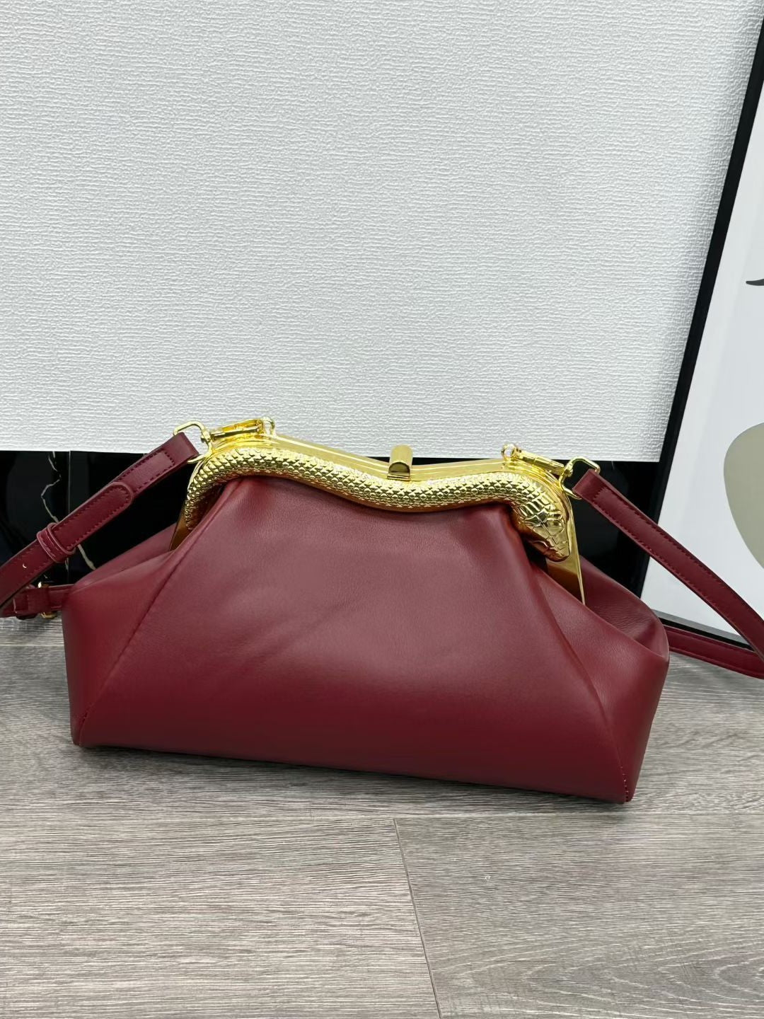 Women's Snake-shaped Clip Exquisite Retro Cloud Underarm Bag