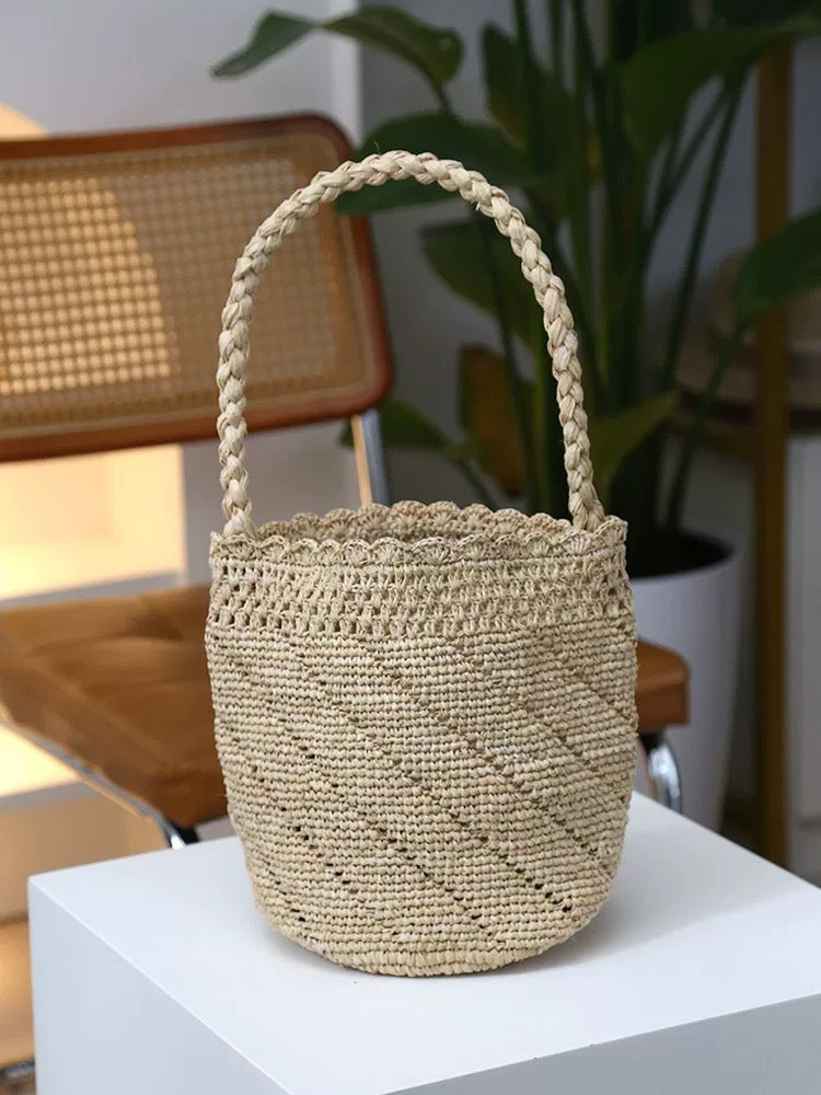 Women's High-grade Raffia Hand-woven Straw Vacation Beach Bucket Bag