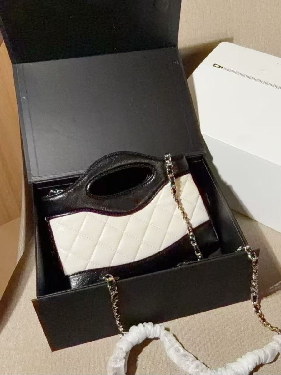 Women's Classic Style Diamond Chain Fashion Trendy Underarm Bag