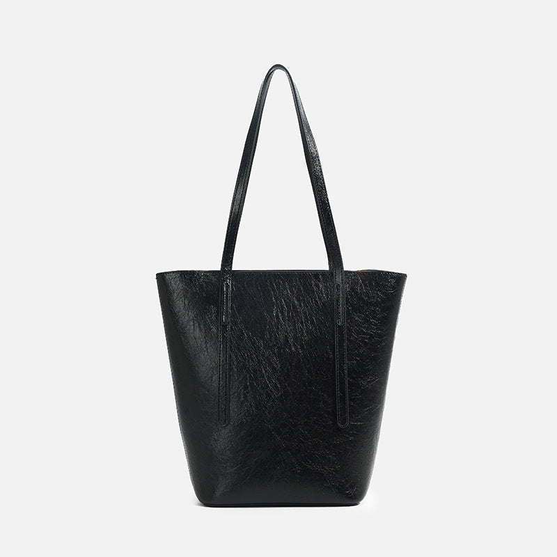 Women's Large Capacity Fashion Commuter Leather Retro Bucket Bag