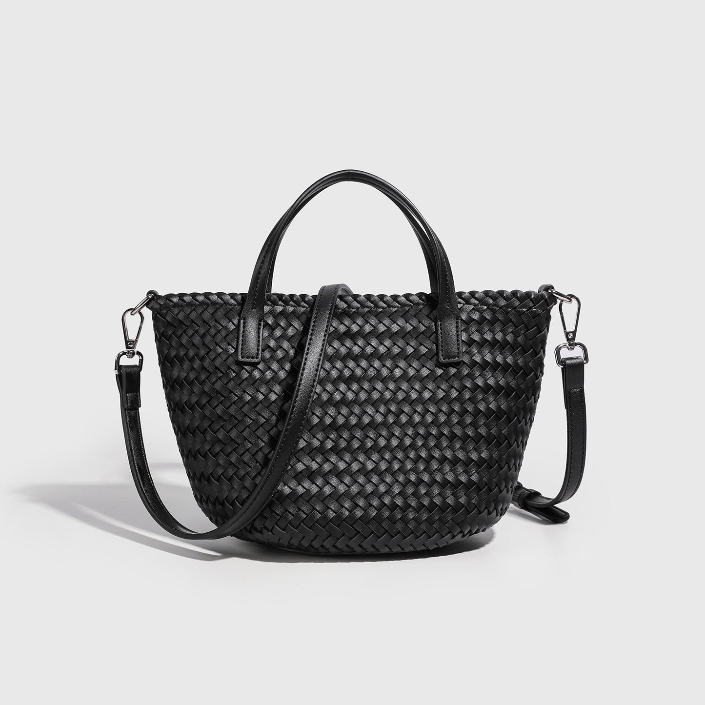 Classy Cowhide Hand-woven Large Capacity Leather Women's Handbag