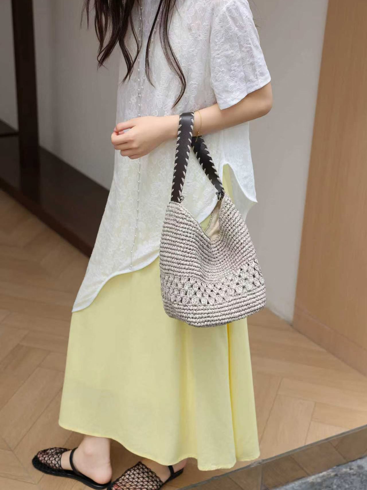 Women's Raffia Woven Underarm Leather Seaside Vacation Tote Bag