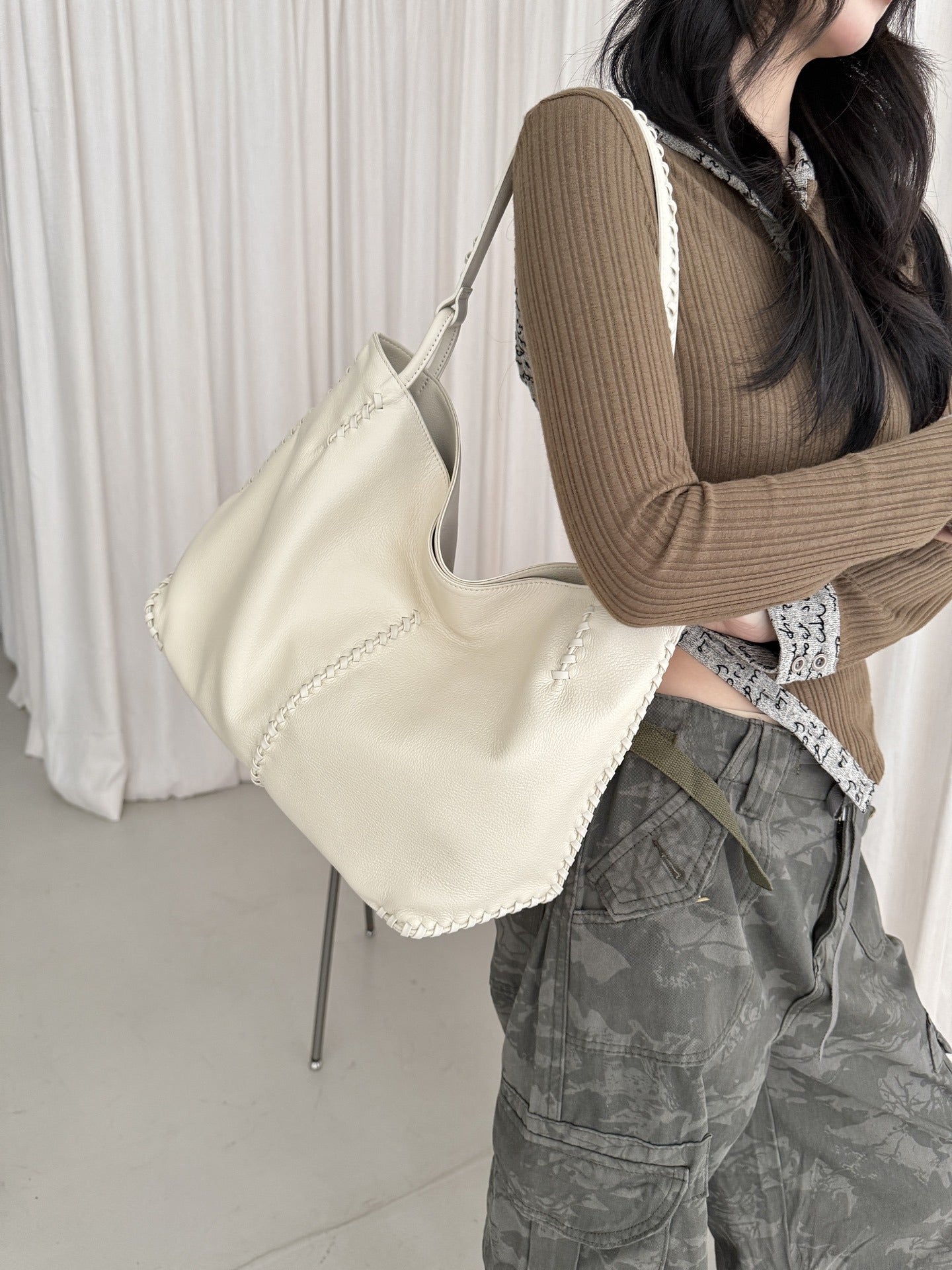 Women's Top Layer Cowhide Large Capacity Commuter Simple Woven Stitching Underarm Bag