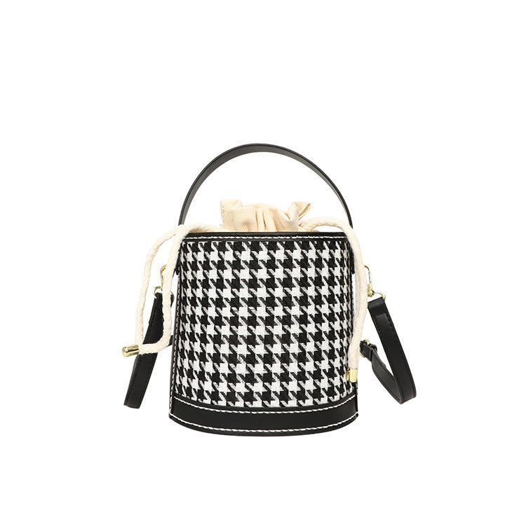 Women's Niche Hand Holding Korean Fashion Material Bucket Bags