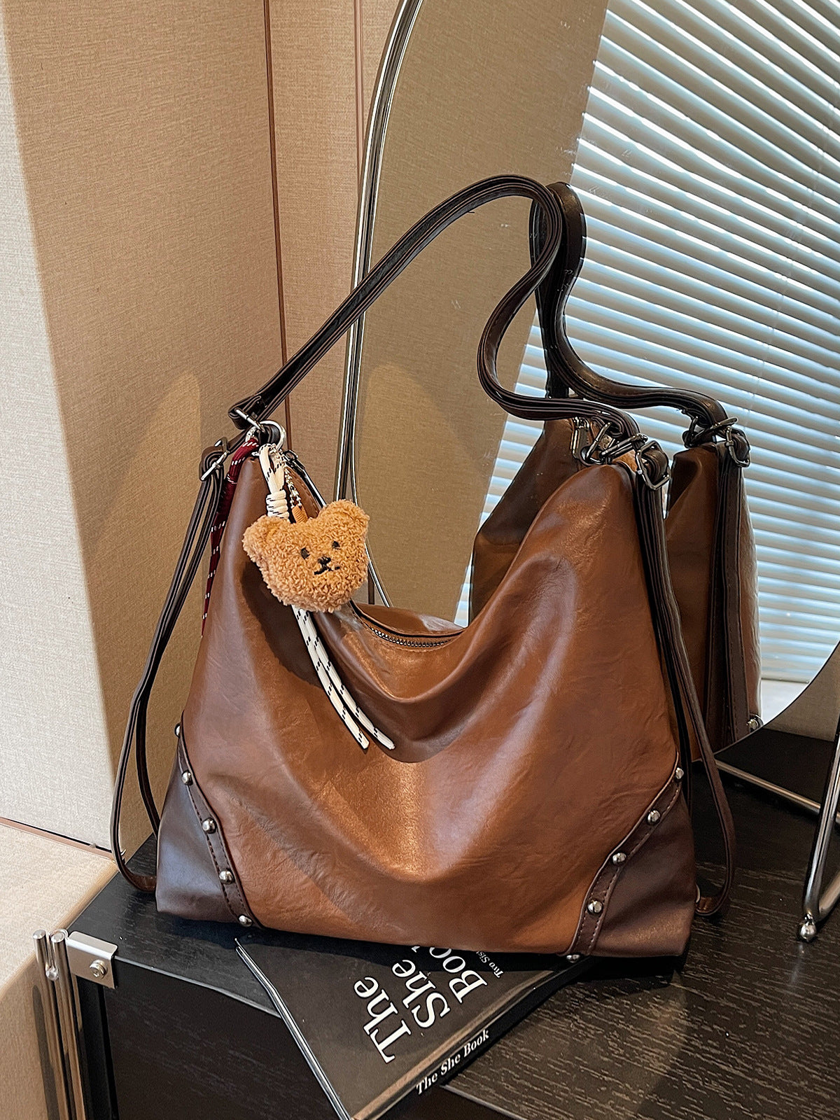 Trendy Women's American Retro Large Capacity Tote Bag