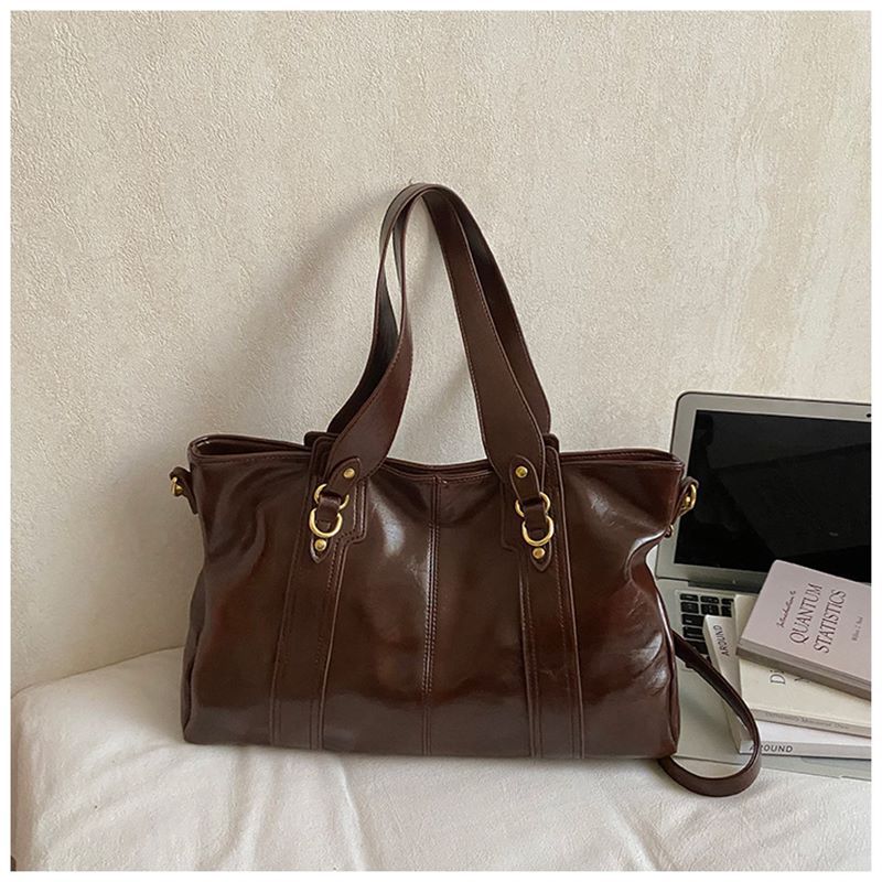 Women's Spring Large Capacity Fashion High-grade Underarm Bag