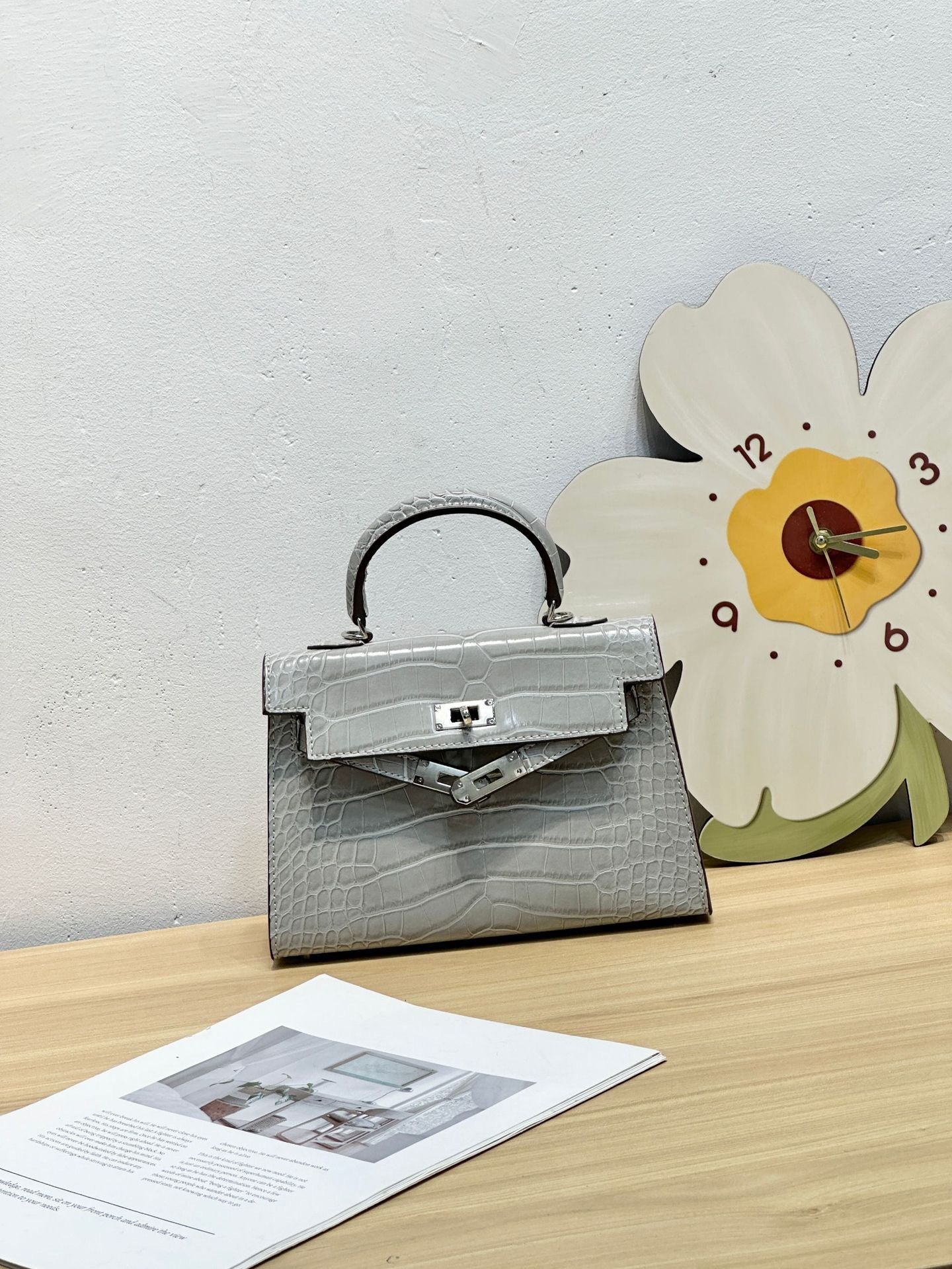 Women's Quality Crocodile Pattern Second Generation Kelly Fashion Candy Color Handbags