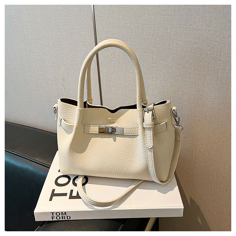 Versatile Female Simple Advanced Texture Commuter Underarm Bag