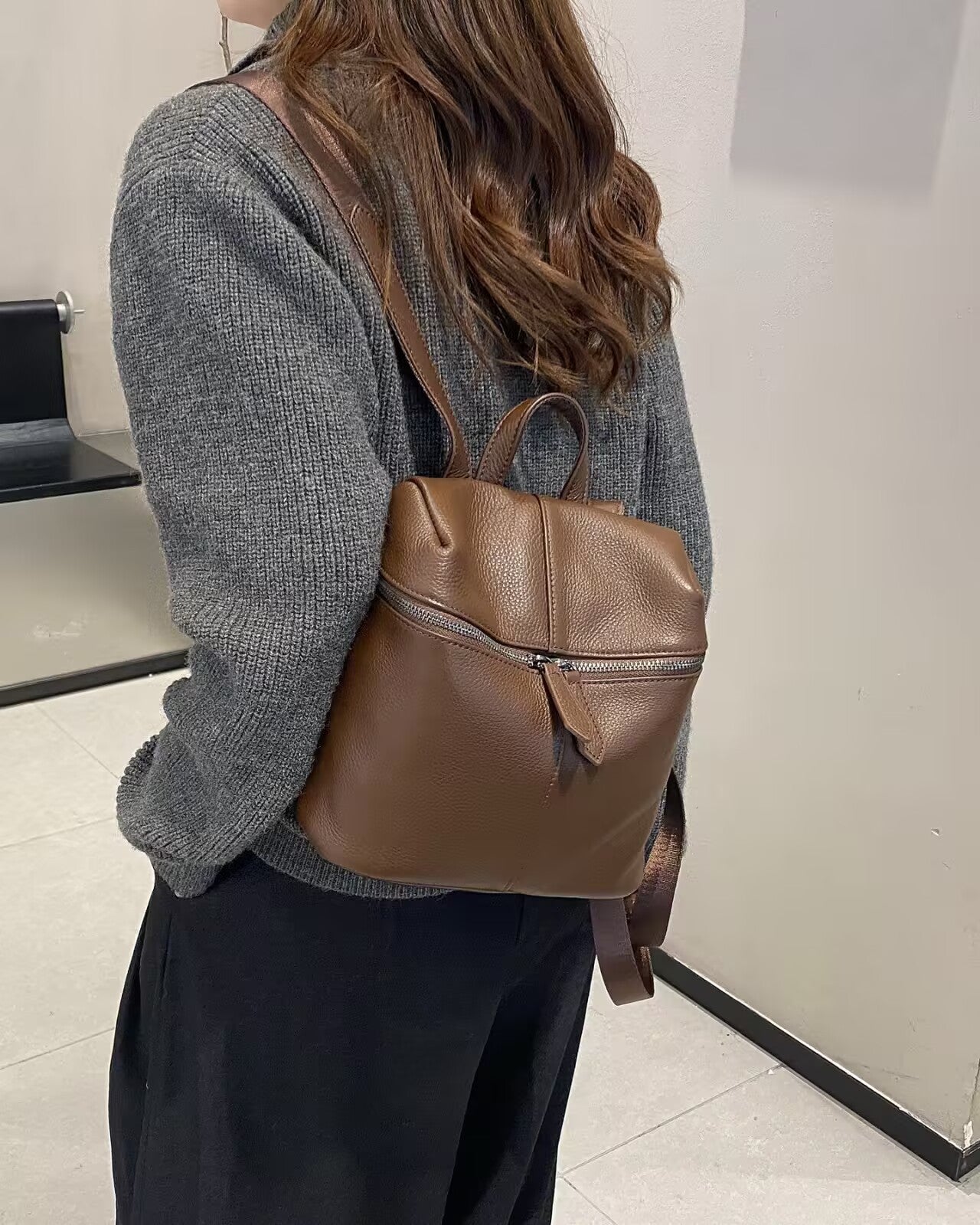 Women's Layer Cowhide Lychee Pattern Large Capacity Commute Leisure Women's Backpack