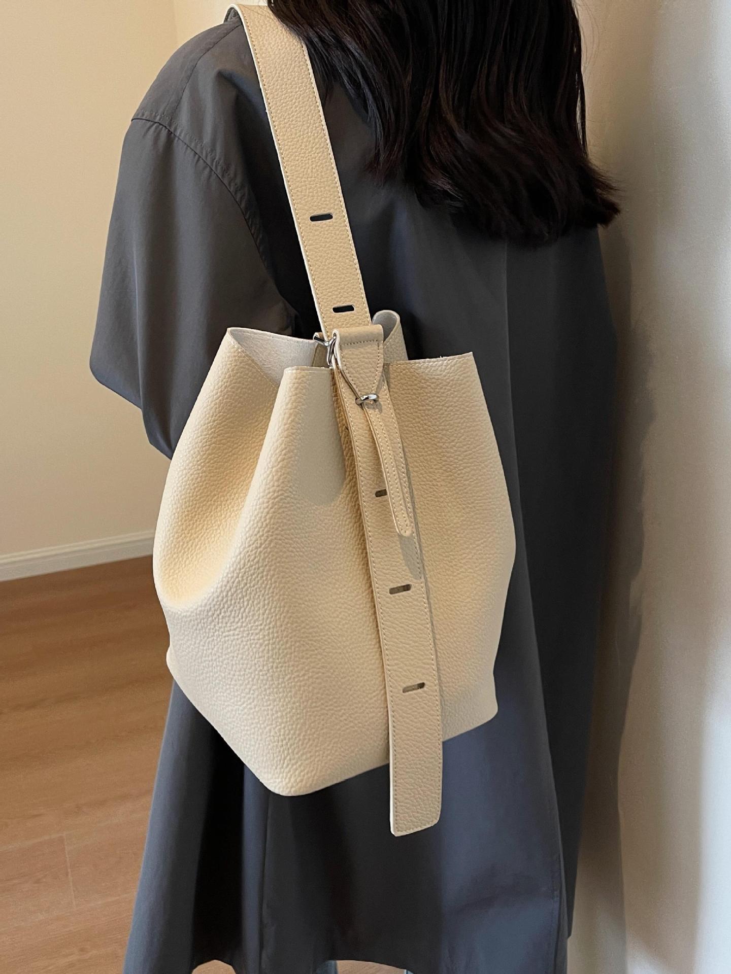 Women's Super Popular Retro Simple Large Capacity Tote Bags