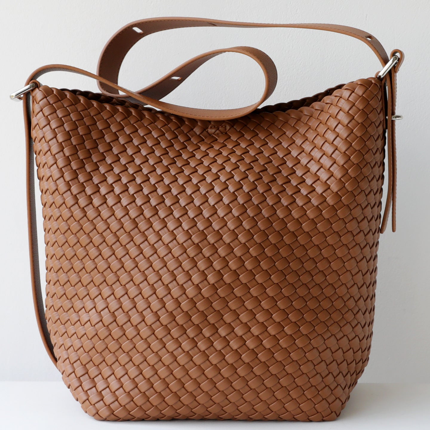 Simple Niche Hand-woven Loose Commuter Large Bucket Bag