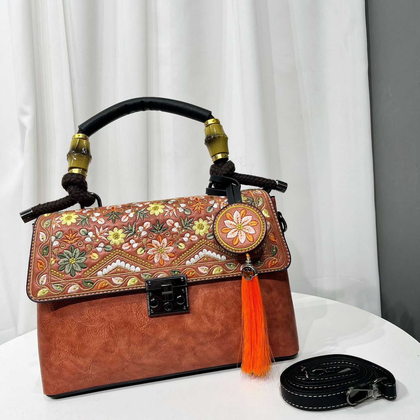 Women's Chinese Style Textured Large Capacity Simple Leisure Commute Women's Shoulder Bag