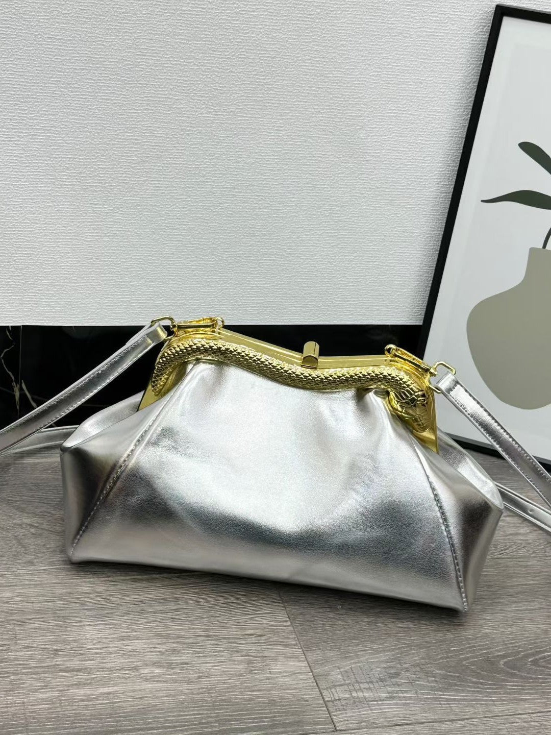 Women's Snake-shaped Clip Exquisite Retro Cloud Underarm Bag