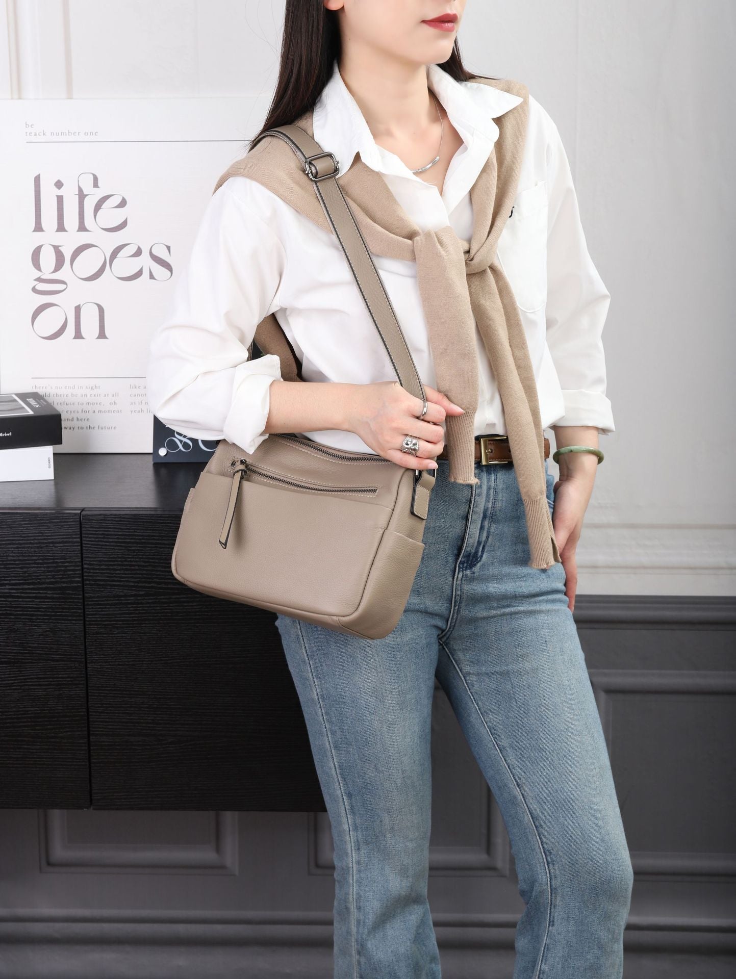 Cowhide Niche Commuter Underarm Back Large Capacity Versatile Leather Women's Messenger Bag