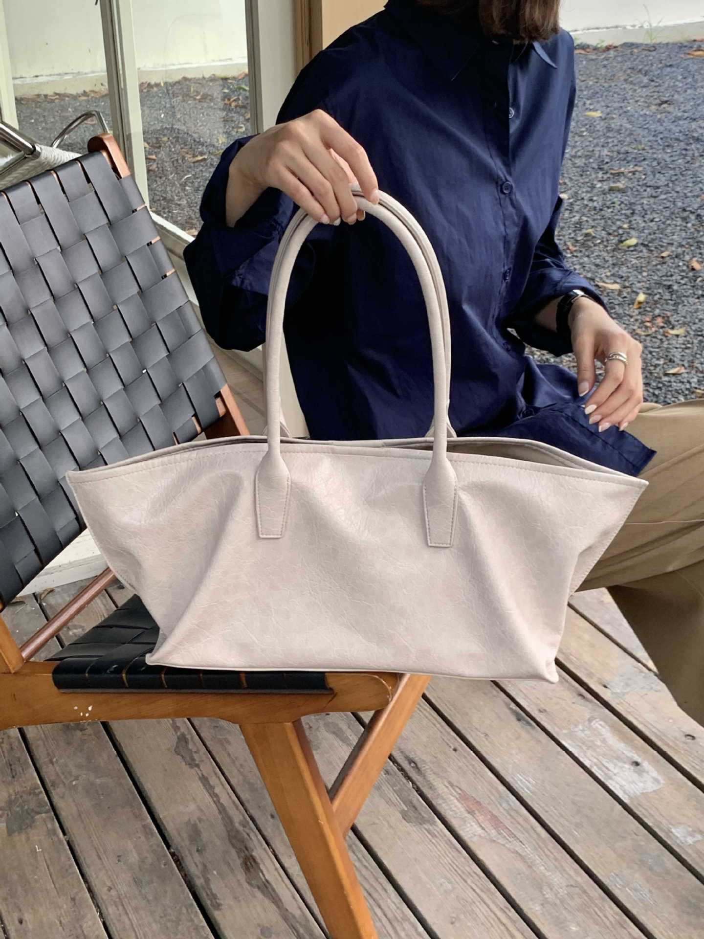 Women's Korean Style Soft Leather Large Capacity Shoulder Bags