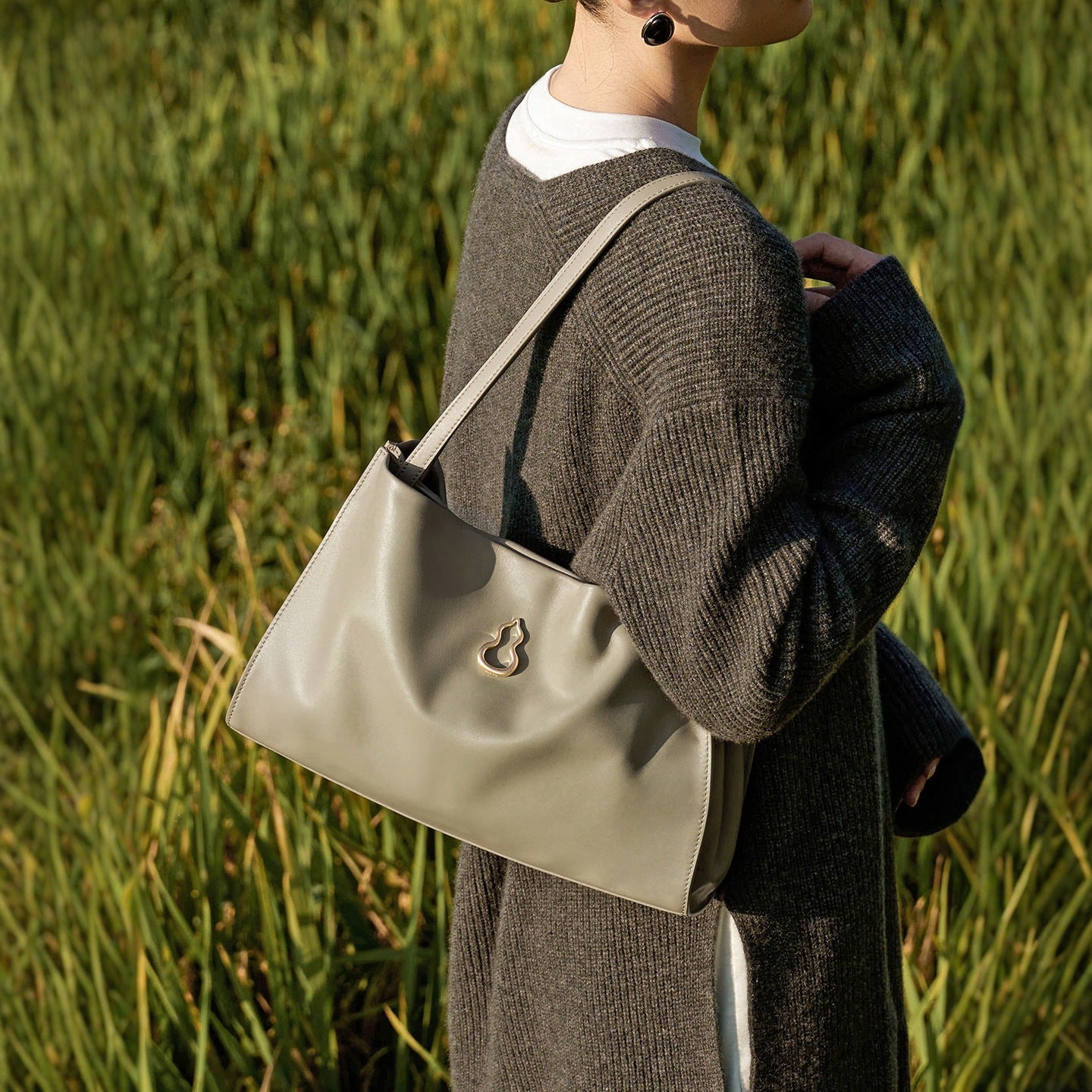 Women's Closed Toe Layer Leather Commuter Gourd Tote Bags