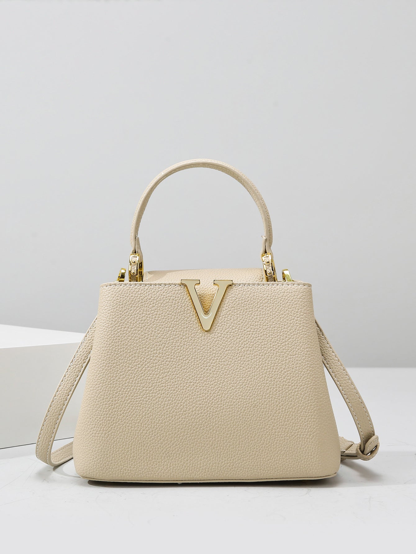 Women's Fashionable High-grade Large Capacity Commuter Handbags