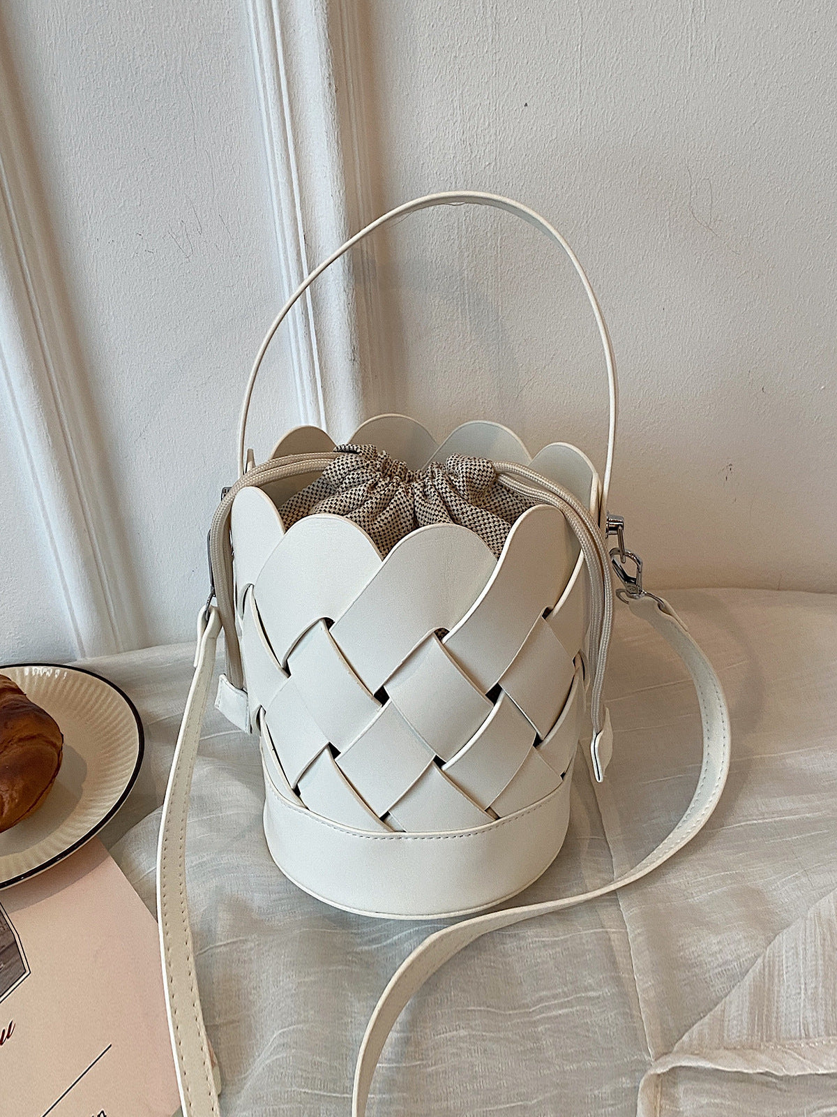 Women's Unique Niche Woven Fashion Exquisite Bucket Bag
