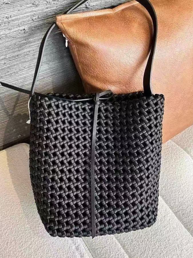 Niche Design Retro Woven Commuter Underarm Bucket Bag