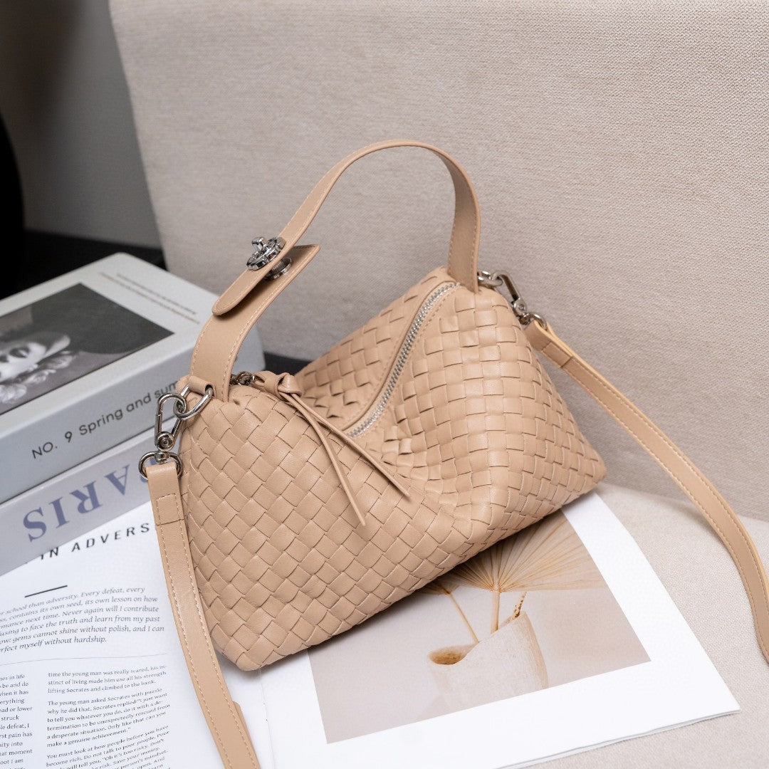 Women's Niche Woven Dumpling Sheepskin Hand Fashion Genuine Bags