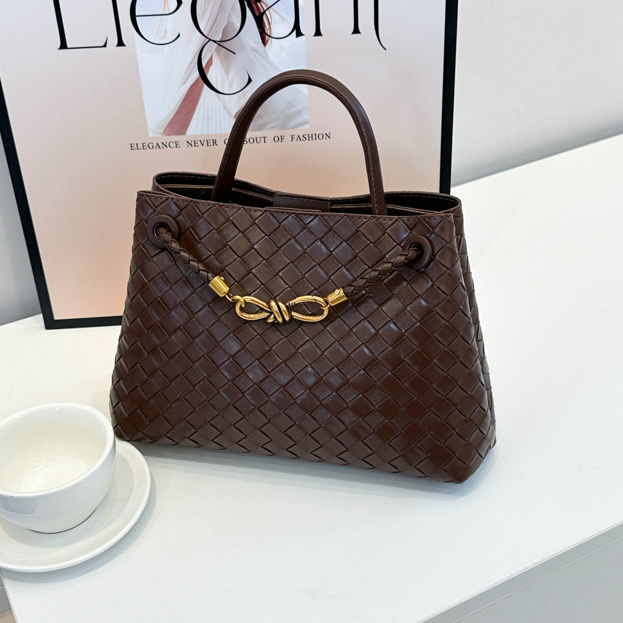 Women's Retro Metal Cord Fastener Woven Niche Women's Messenger Bag