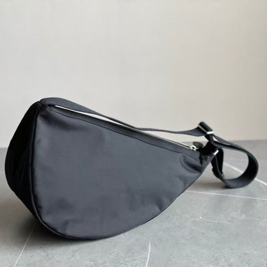 Unisex Nylon Simple Commute Banana Dumpling Women's Messenger Bag