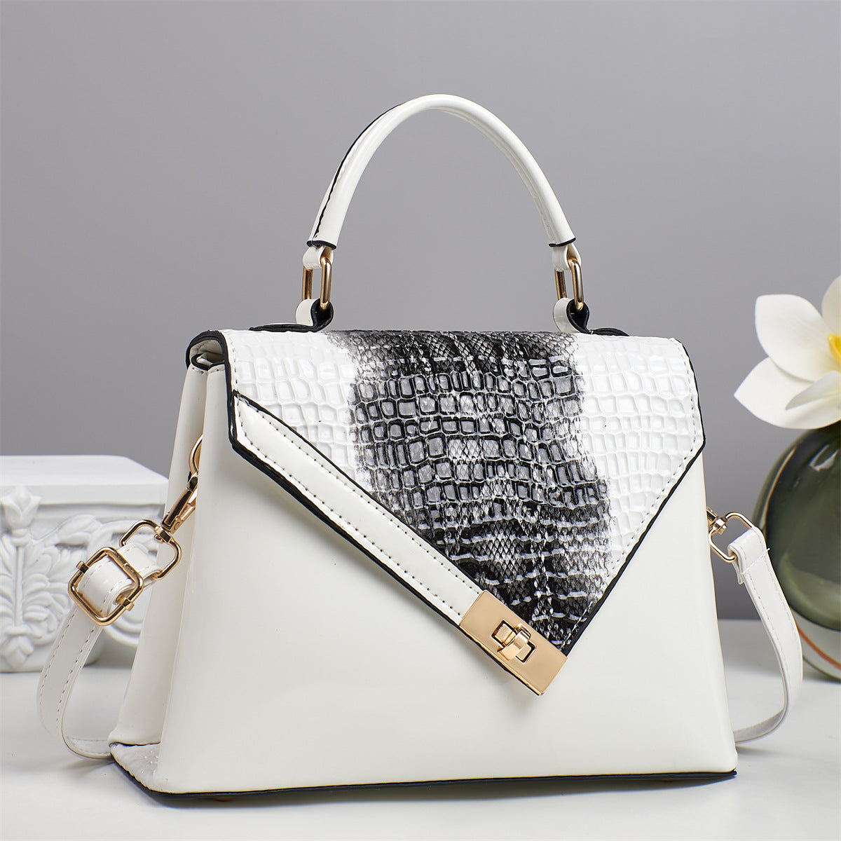 Women's Simple Retro Fashion Crocodile Pattern Small Square Bags