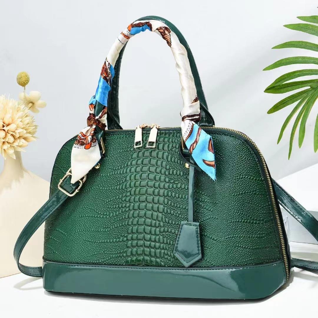 Creative Glamorous Women's Shell Large Capacity Bags