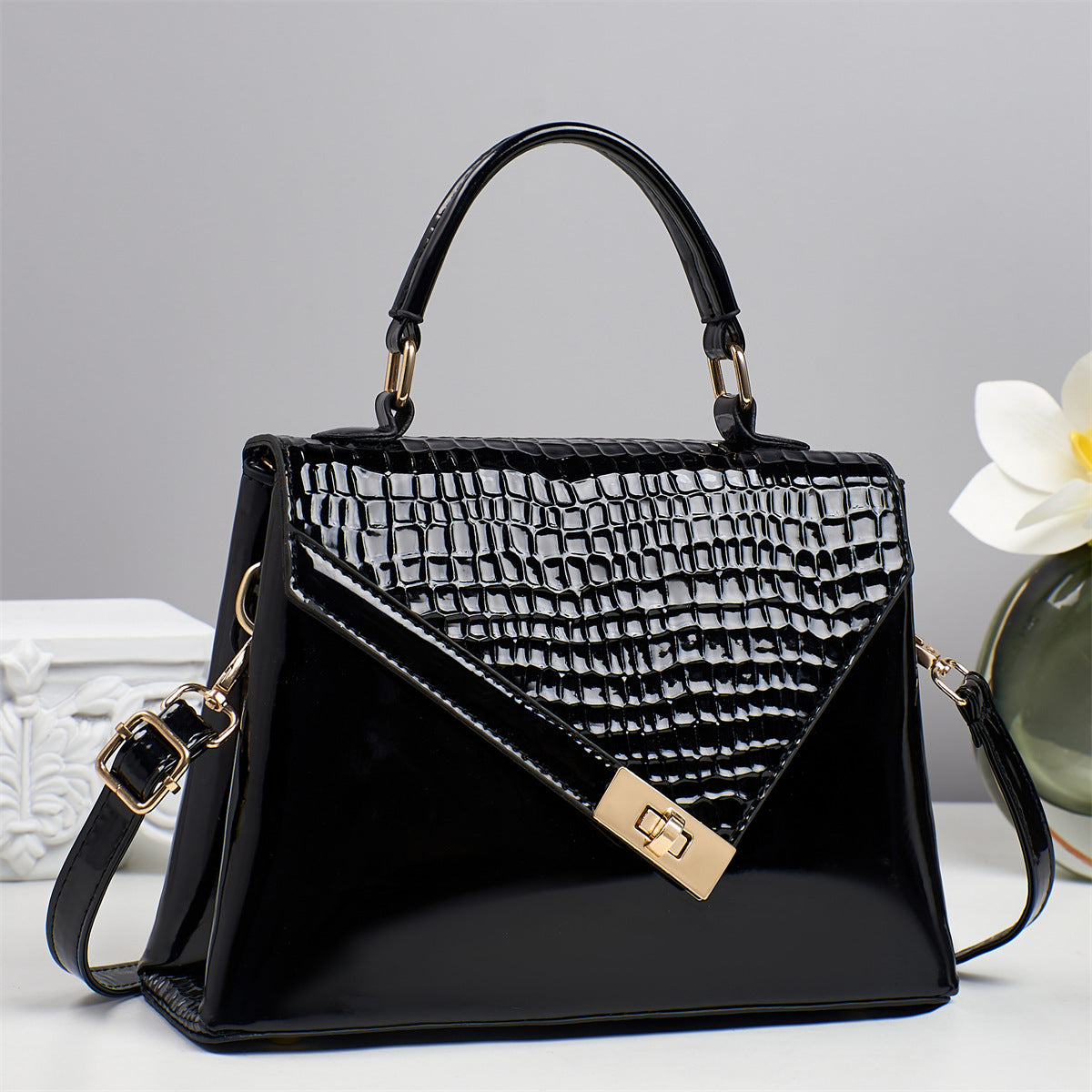 Women's Simple Retro Fashion Crocodile Pattern Small Square Bags