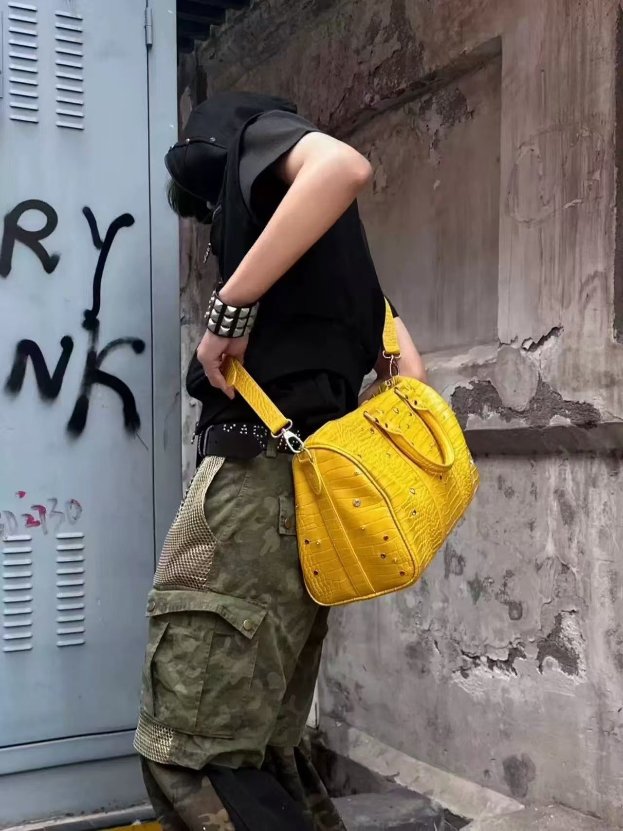 Yellow Crocodile Pattern Road Color Diamond Inlaid American Women's Messenger Bag
