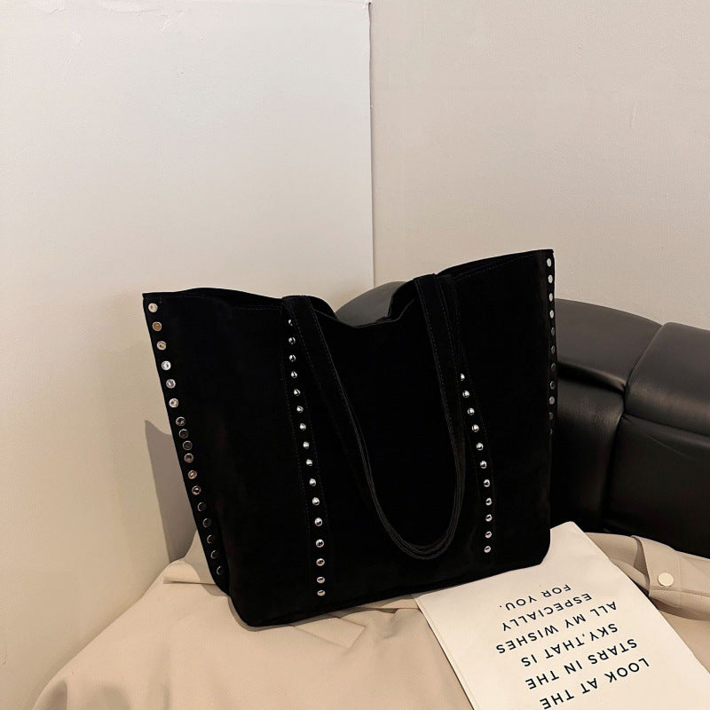 Suede Large Capacity Premium Rivet Vintage Women's Shoulder Bag