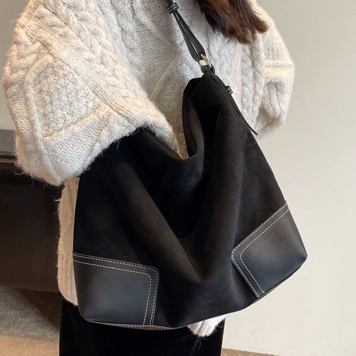 Women's High-grade Suede Large Trendy Easy Matching Tote Bags