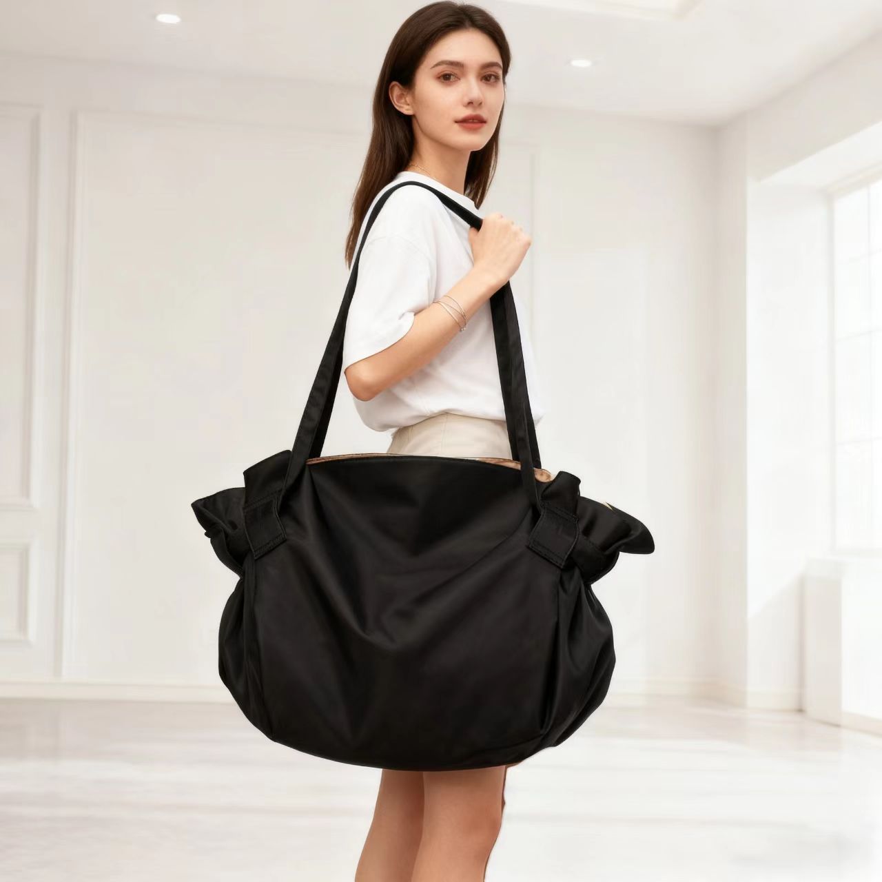 Women's Camping Storage Large Capacity Stylish Lightweight Women's Shoulder Bag