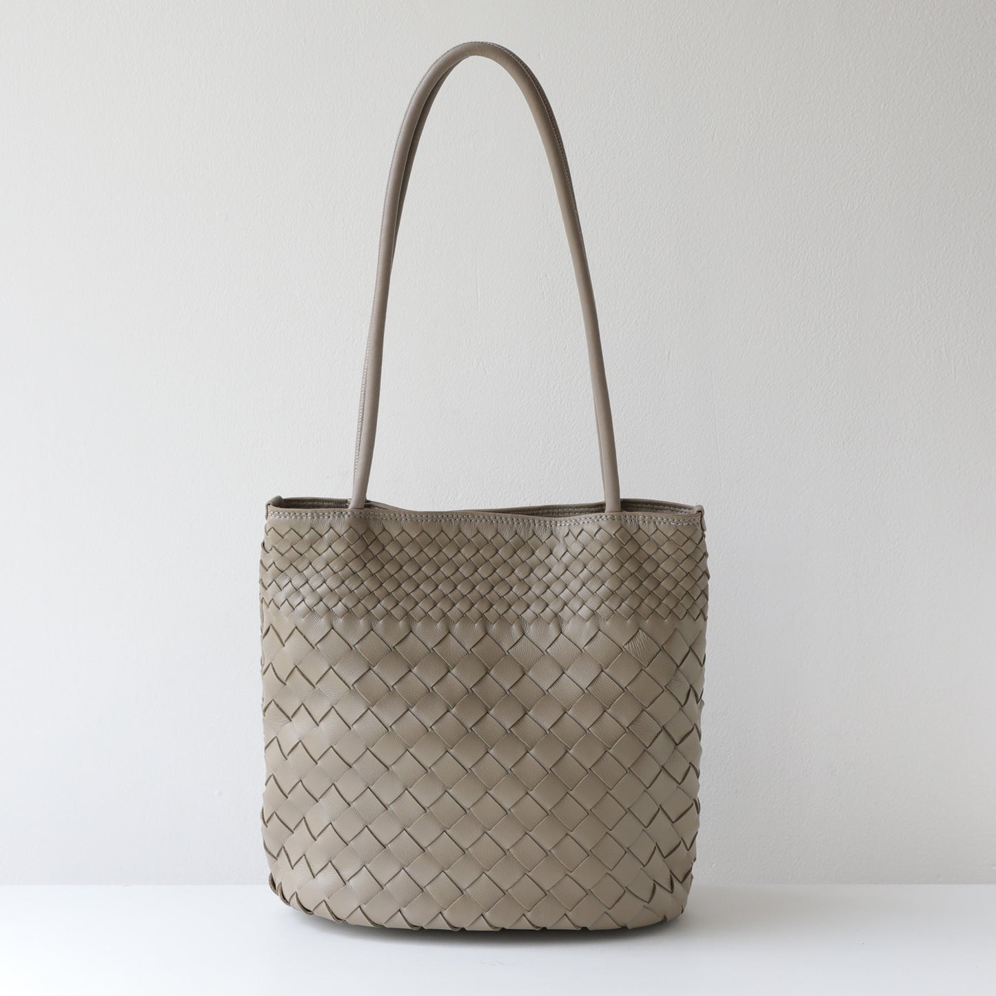 Women's High-grade Sheepskin Woven Design Commuter Large Shoulder Bags