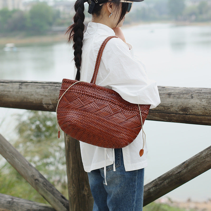 First Layer Cowhide Hand-woven Seaside Holiday Women's Shoulder Bag