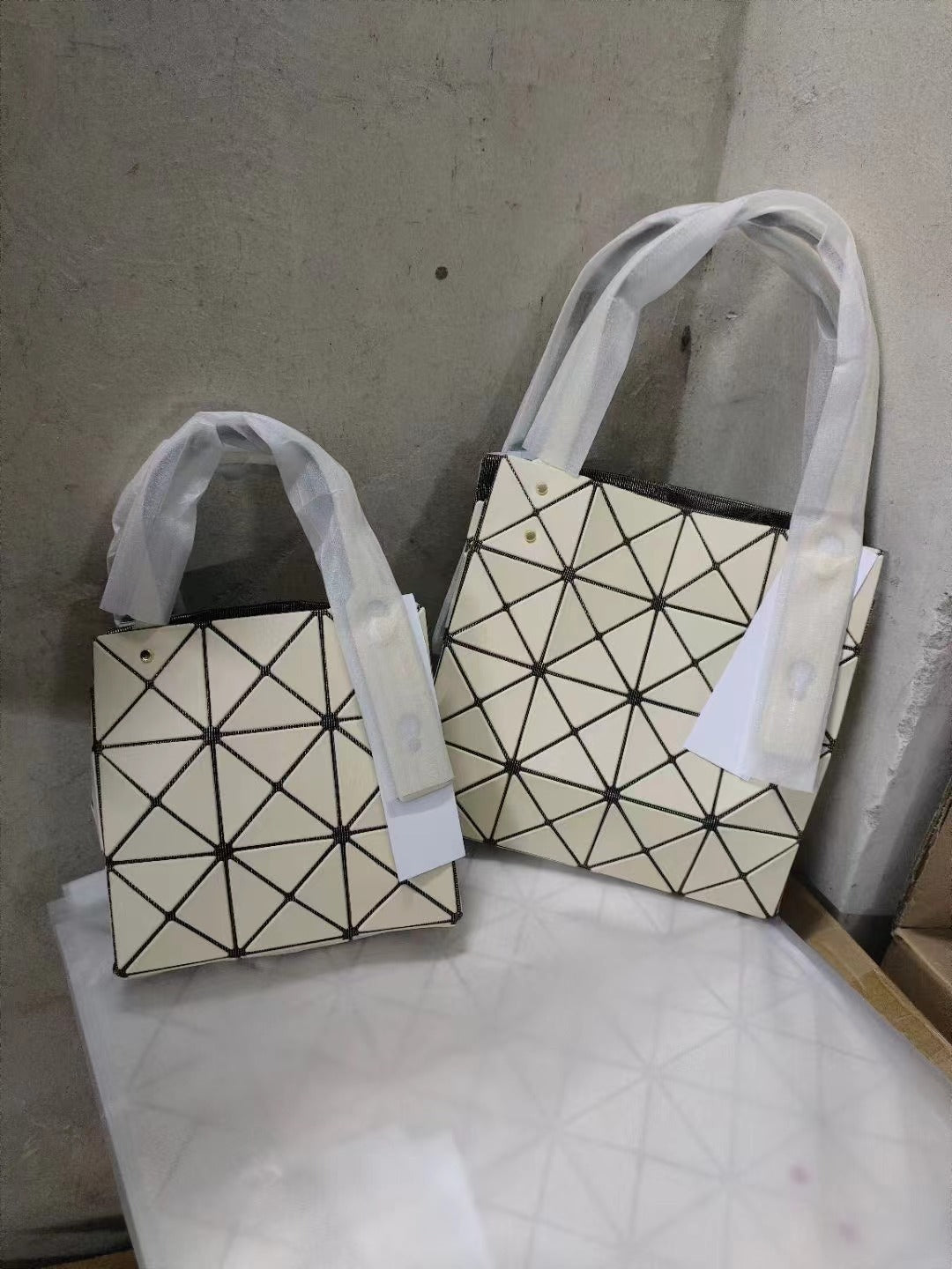 Women's Original Classic Frosted Geometric Diamond Pattern Tote Bags