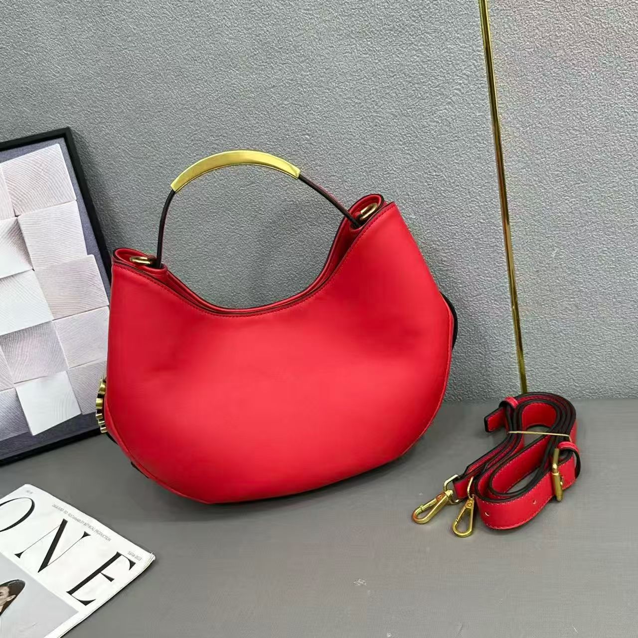 Women's Glossy Selenodont Light Luxury Portable High Sense Fashion Women's Handbag