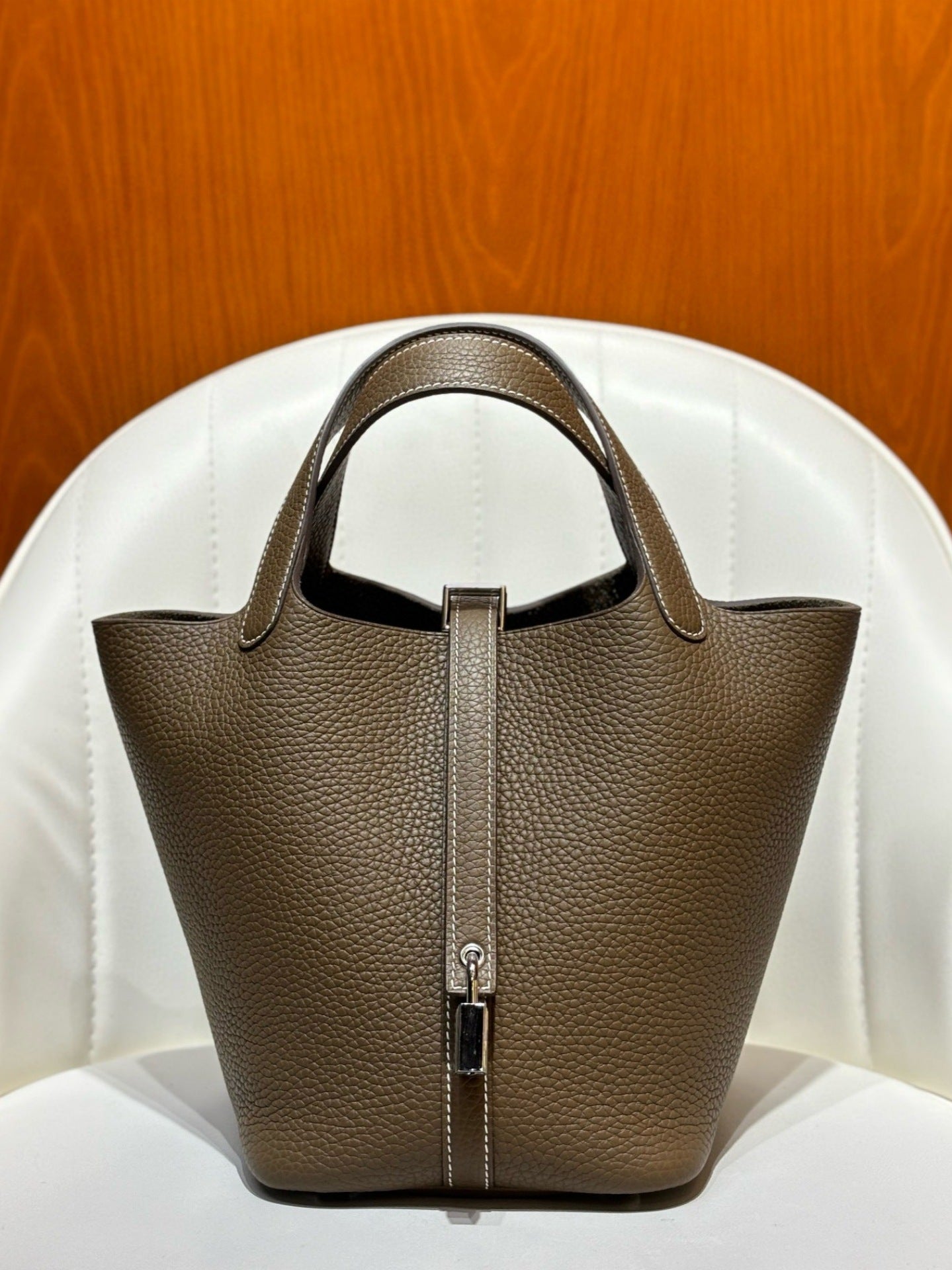 Women's Handmade Wax Line First Layer Cowhide Steel Hardware Vegetable Women's Handbag