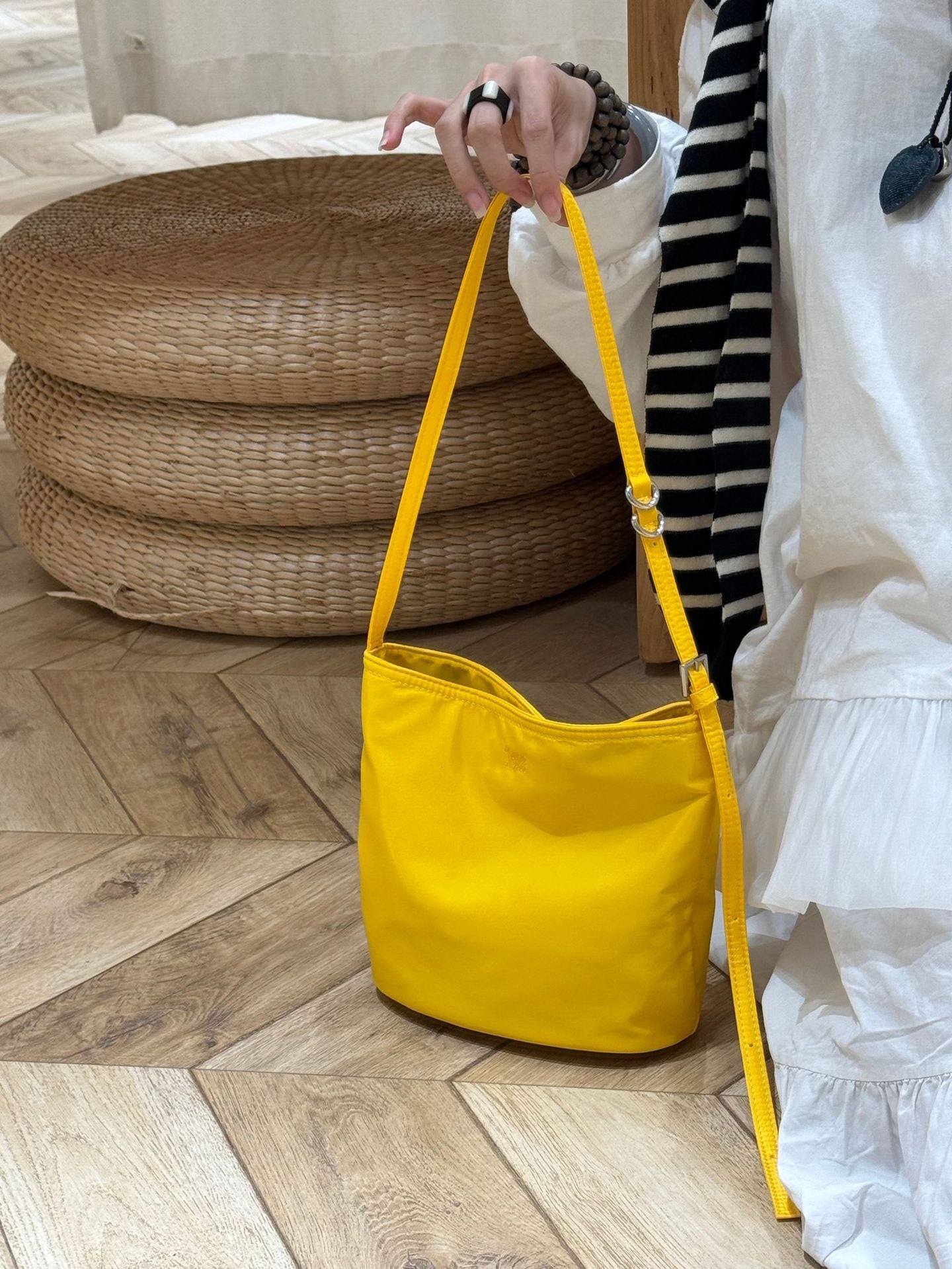 Women's Niche Nylon Cloth Lightweight Commute Minimalist Bucket Bag
