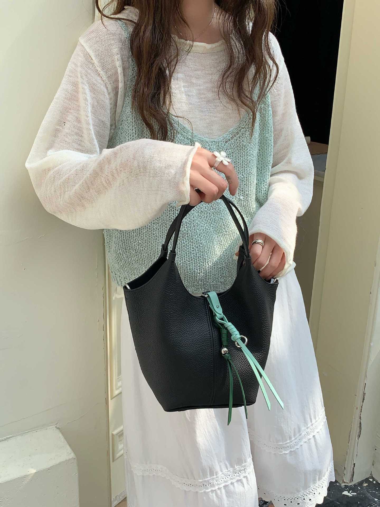 Women's Layer Cowhide Large Capacity Portable Commuter High-grade Fashionable Genuine Leather Bags