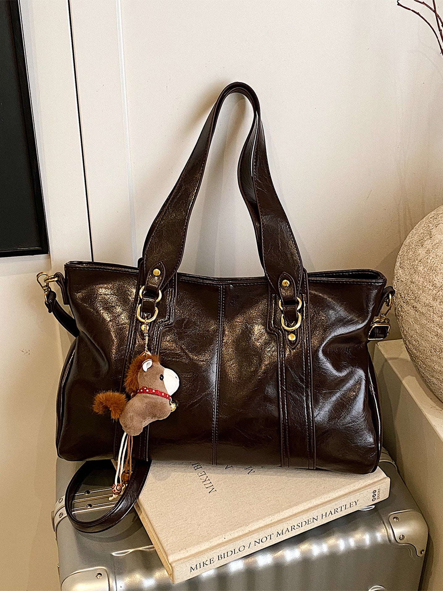 Women's Spring Large Capacity Fashion High-grade Underarm Bag
