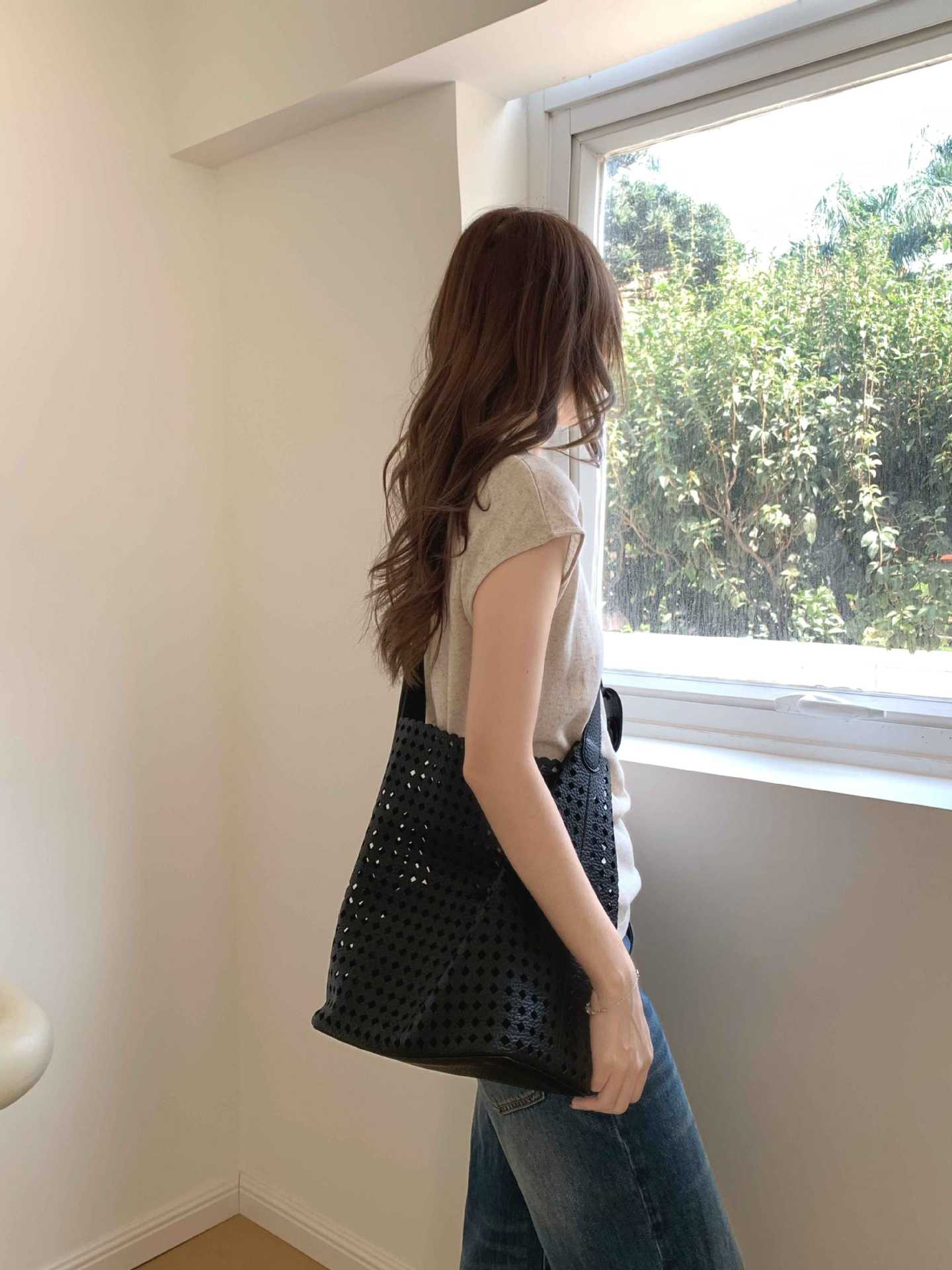 Versatile Women's Niche Design Hollow Commuter Women's Handbag
