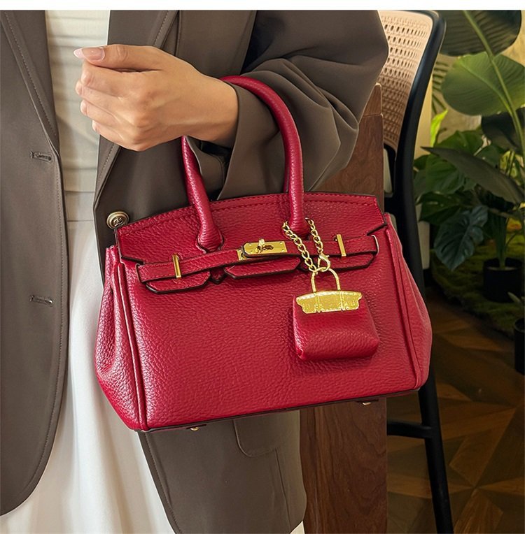 Unique Classy Women's Platinum Large Capacity Women's Shoulder Bag